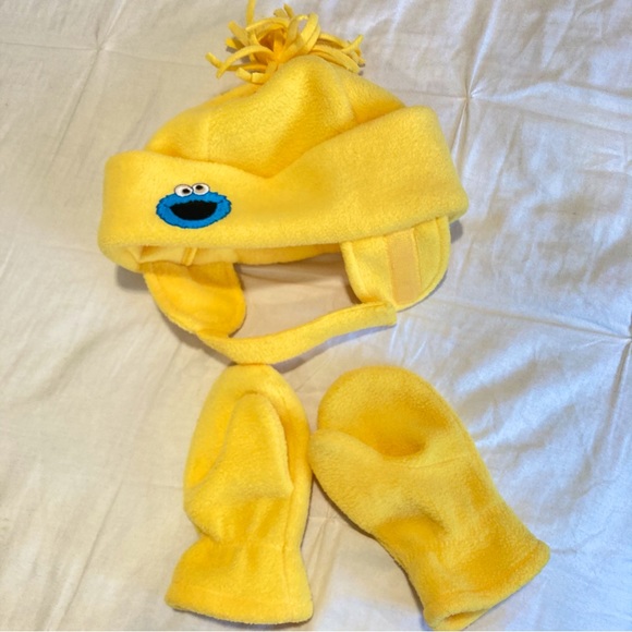 Sesame Street | Unisex, Yellow Cookie Monster Fleece Hat & Mittens o/s Toddlers - Picture 2 of 7